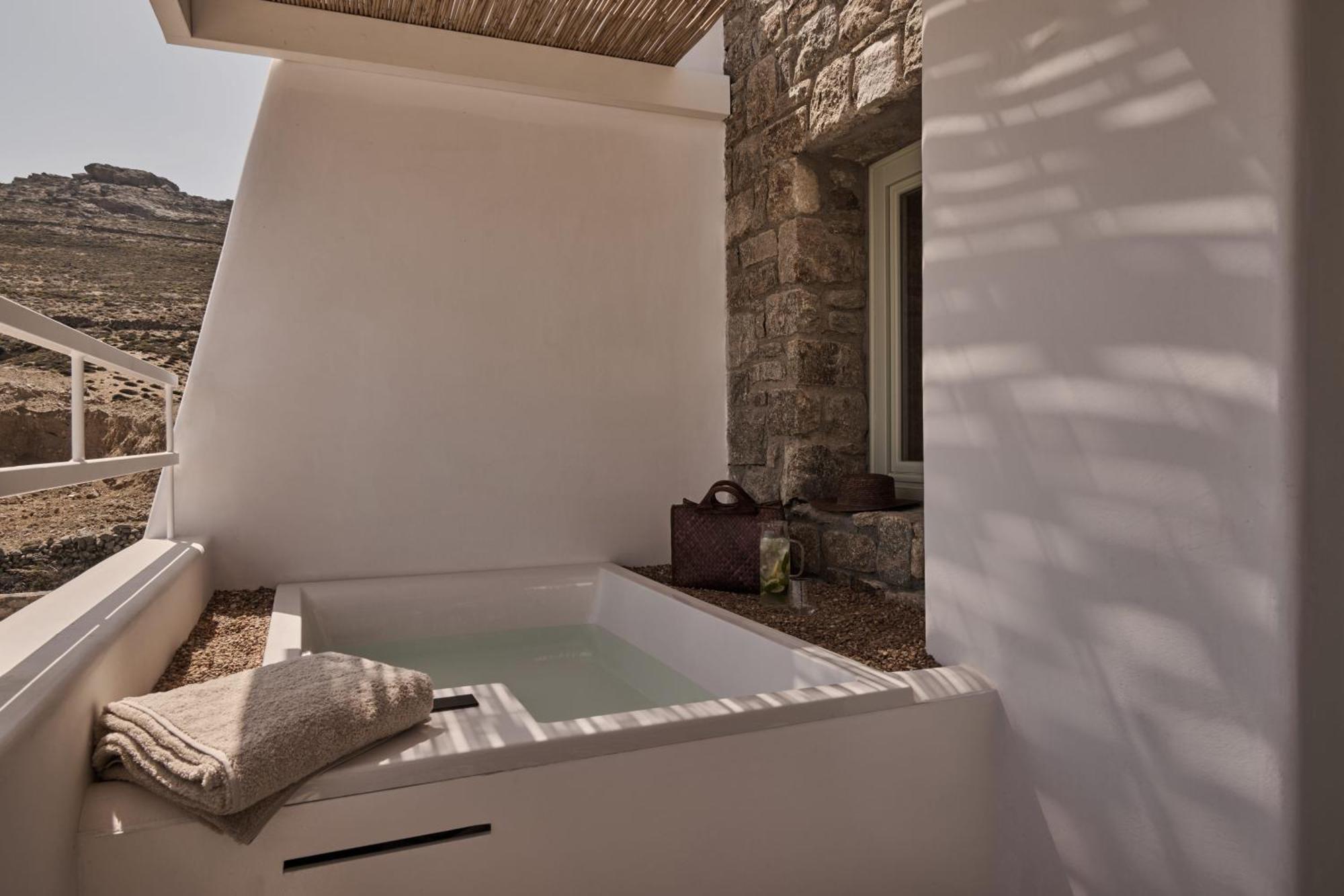 Yi Mykonos 4*