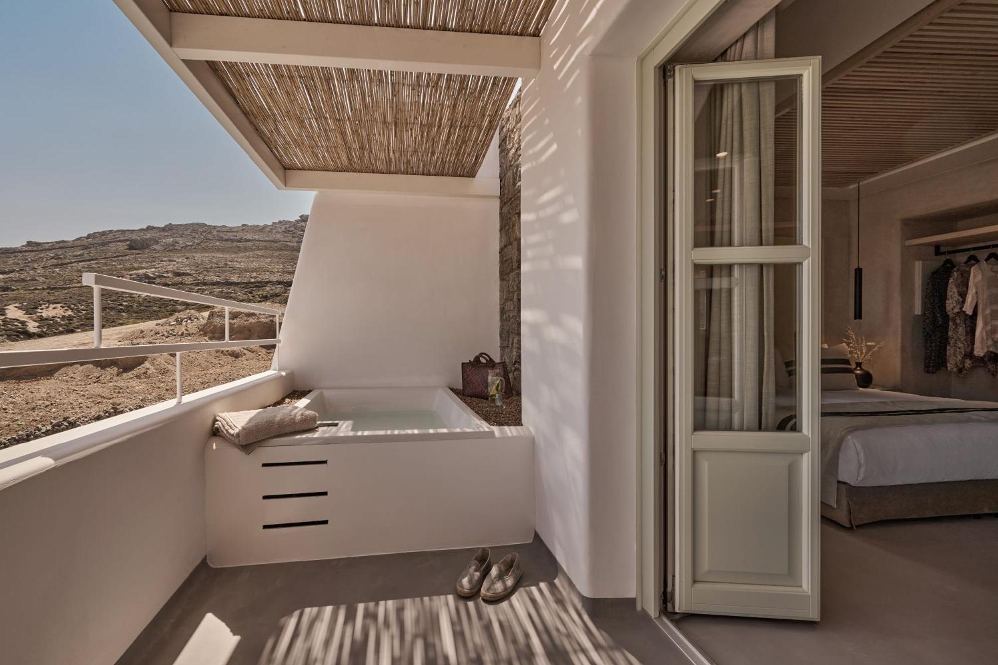 Yi Mykonos
